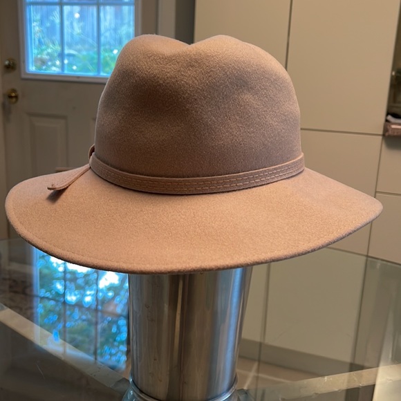 George W Bollman Co, Doeskin, adorable 100% wool hat, vintage, EUC. - Picture 2 of 11